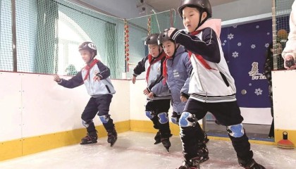 开云体育中国官方网站-人民小学第一届“岁华杯”滑冰比赛燃情开幕|邯郸晚报|邯郸市|河北省|速滑|校园_新浪体育_新浪新闻